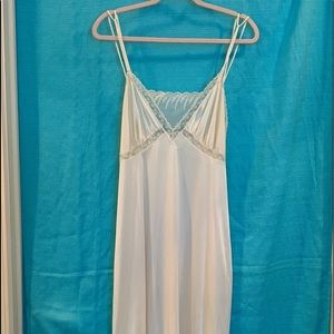 Jolie Two Floor Length Cream w/Lace design on top. Size L,  Bridal, Anniversary